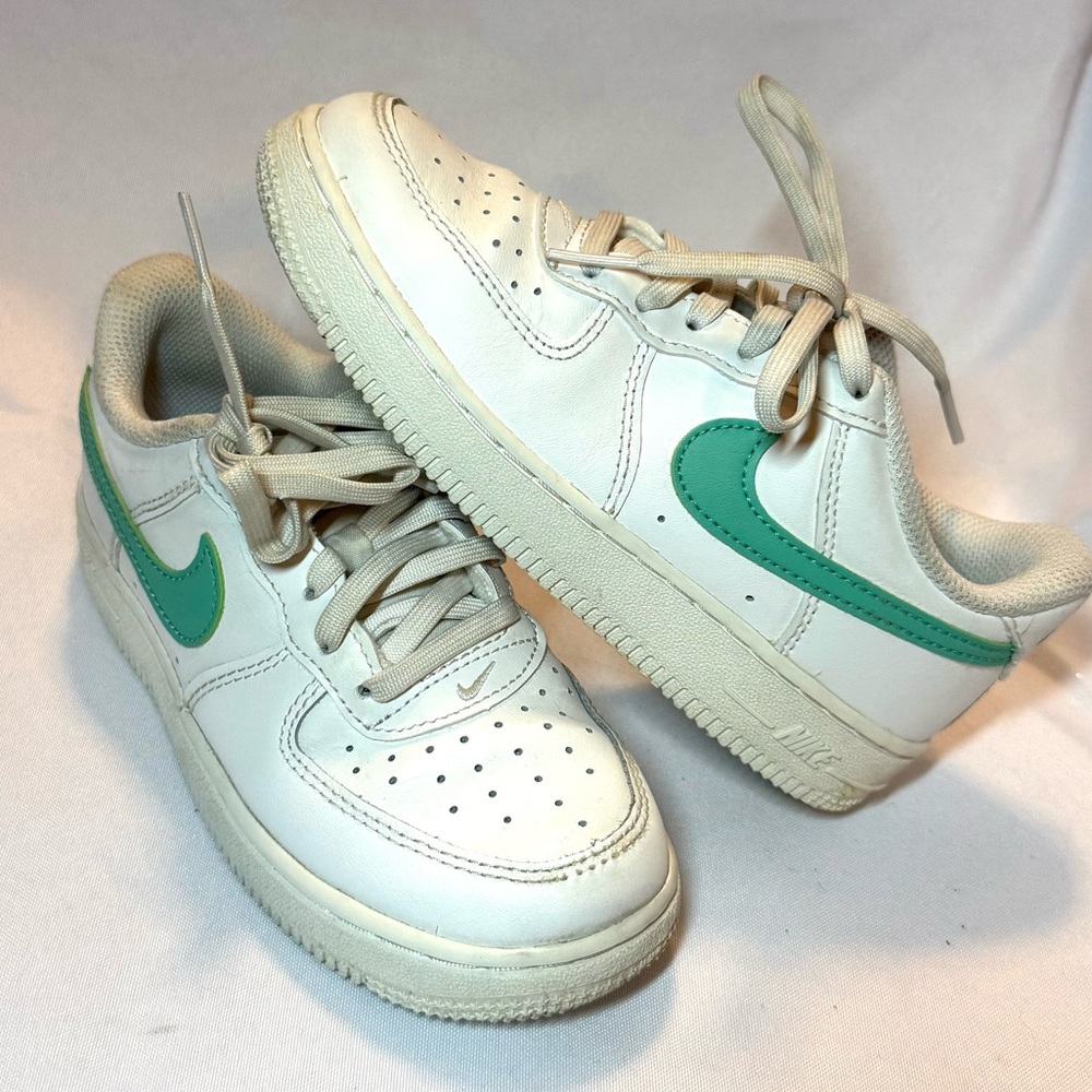 Nike Force 1 Teal/White Little Kids Size 13c